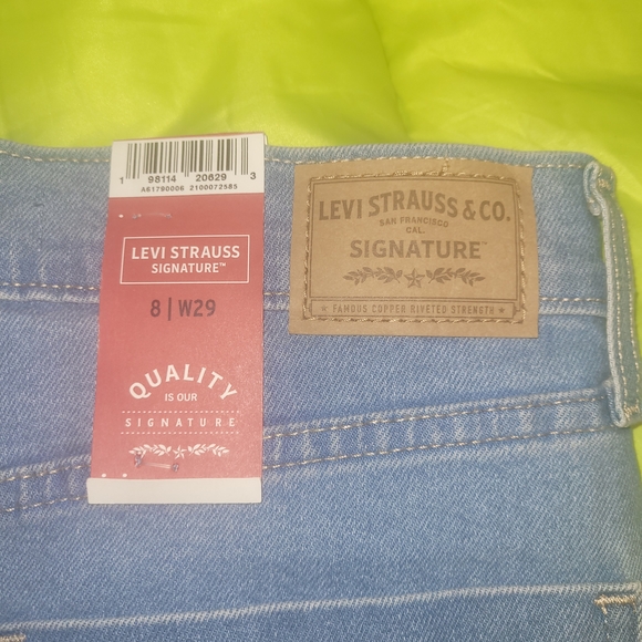 Levi's Light Blue  Jeans with Utility Pocket - Picture 2 of 4